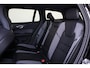 Volvo V60 T6 Recharge AWD Plus Dark - IntelliSafe Assist & Surround - 360º camera - Harman/Kardon audio - Verwarmde voorstoelen, stuur & achterbank - Parkeersensoren voor & achter - Elektr. bedienb. voorstoelen met geheugen - Semi elektr. inklapbare trekhaak - 18' LMV
