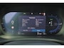 Volvo V60 T6 Recharge AWD Plus Dark - IntelliSafe Assist & Surround - 360º camera - Harman/Kardon audio - Verwarmde voorstoelen, stuur & achterbank - Parkeersensoren voor & achter - Elektr. bedienb. voorstoelen met geheugen - Semi elektr. inklapbare trekhaak - 18' LMV