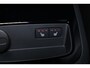 Volvo V60 T6 Recharge AWD Plus Dark - IntelliSafe Assist & Surround - 360º camera - Harman/Kardon audio - Verwarmde voorstoelen, stuur & achterbank - Parkeersensoren voor & achter - Elektr. bedienb. voorstoelen met geheugen - Semi elektr. inklapbare trekhaak - 18' LMV