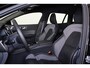 Volvo V60 T6 Recharge AWD Plus Dark - IntelliSafe Assist & Surround - 360º camera - Harman/Kardon audio - Verwarmde voorstoelen, stuur & achterbank - Parkeersensoren voor & achter - Elektr. bedienb. voorstoelen met geheugen - Semi elektr. inklapbare trekhaak - 18' LMV