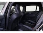 Volvo V60 T6 Recharge AWD Plus Dark - IntelliSafe Assist & Surround - 360º camera - Harman/Kardon audio - Verwarmde voorstoelen, stuur & achterbank - Parkeersensoren voor & achter - Elektr. bedienb. voorstoelen met geheugen - Semi elektr. inklapbare trekhaak - 18' LMV