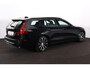 Volvo V60 T6 Recharge AWD Plus Dark - IntelliSafe Assist & Surround - 360º camera - Harman/Kardon audio - Verwarmde voorstoelen, stuur & achterbank - Parkeersensoren voor & achter - Elektr. bedienb. voorstoelen met geheugen - Semi elektr. inklapbare trekhaak - 18' LMV