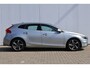 Volvo V40 2.0 T3 R-Design UNIEK! - Bomvolle auto!! - Standkachel - Adap. Cruise - Pano