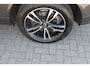 Volvo XC60 B5 250PK Automaat Momentum Exclusive Panoramisch schuif-kanteldak / Head-Up display / Semi elektrisch wegklapbare trekhaak / 19" lichtmetalen velgen / 360 graden rondomzicht camera