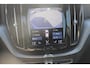 Volvo XC60 B5 250PK Automaat Momentum Exclusive Panoramisch schuif-kanteldak / Head-Up display / Semi elektrisch wegklapbare trekhaak / 19" lichtmetalen velgen / 360 graden rondomzicht camera