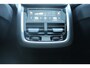 Volvo XC60 B5 250PK Automaat Momentum Exclusive Panoramisch schuif-kanteldak / Head-Up display / Semi elektrisch wegklapbare trekhaak / 19" lichtmetalen velgen / 360 graden rondomzicht camera