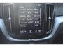 Volvo XC60 B5 250PK Automaat Momentum Exclusive Panoramisch schuif-kanteldak / Head-Up display / Semi elektrisch wegklapbare trekhaak / 19" lichtmetalen velgen / 360 graden rondomzicht camera
