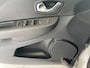 Renault Clio Estate 0.9 TCe Intens Airco - Achteruitrijcamera - Parkeersensor achter - Navigatie - Cruise control - Dakrails - Licht metalen velgen 16 inch - Led verlichting - Elektrische ramen - Keyless entry/ start - Bluetooth - Stuur multifunctioneel - Stuur leder - Radio