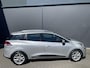 Renault Clio Estate 0.9 TCe Intens Airco - Achteruitrijcamera - Parkeersensor achter - Navigatie - Cruise control - Dakrails - Licht metalen velgen 16 inch - Led verlichting - Elektrische ramen - Keyless entry/ start - Bluetooth - Stuur multifunctioneel - Stuur leder - Radio