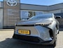 Toyota BZ4X DYNAMIC 71 kWh STOEL/STUURVERW 360° CAMERA PARK-SENSOREN BLIND-SPOT LED-MATRIX EL-STOEL EL-ACHTERKLEP NL-AUTO
