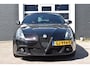 Alfa Romeo Giulietta 1.7 TBi 241pk Quadrifoglio Verde Automaat | Navigatie | Leder | DAB+ radio | Lichtmetaal | Panoramisch schuifdak | Parkeersensoren voor en achter | Cruise Control | 6-traps Automaat | Unieke auto!! | Zeer compleet!!!