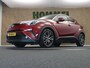 Toyota C-HR / C-HR+ 1.8 Hybrid Dynamic - ORIGINEEL NEDERLANDSE AUTO - AFNEEMBARE TREKHAAK - 725KG GEREMD TREKGEWICHT - PARKEERSENSOREN VOOR EN ACHTER - NAVIGATIE - DODEHOEK DETECTIE - HOMMEL ONDERHOUDEN - STOELVERWARMING - JBL GELUIDSINSTALLATIE