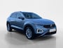 Volkswagen T-Roc 1.5 - 150PK TSI Oranje Edition Automaat | Navi | Camera | Apple CarPlay/Android Auto | Climate Control | Armsteun | Digital Cockpit | Adaptive Cruise Control | Licht Sensor | Lichtmetalen Velgen |