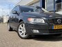 Volvo V70 1.6 T4 Nordic+ / Automaat / NL-Auto / Vol-Leder / Stoelverwarming / Cruise-Control / Standkachel / Trekhaak / Climate-Control / Elektr.-Achterklep / Radio-Bluetooth / Navi / PDC-Achter / 17'' LMV / ENZ.