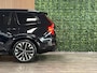 Volvo XC90 T8 AWD Recharge Ultra Dark | Vol! | Bowers & Wilkins | Luchtvering | Stoelventilatie | Trekhaak | 360 Camera | Head-Up Display | Stoelmassage | 455pk | Adaptieve Cruise Control | Stoelverwarming voor+achter | Stuurwielverwarming | Schuifdak | 21 Inch | Full LED Matrix Meesturende koplampen | Pilot Assist | BLIS Dode Hoek Detectie | Alcantara hemelbekleding | Lederen handgrepen en zonnekleppen | Elektrische voorstoelen geheugen | Nappa Lederen bekleding | Zitting verlenging voorstoelen | Lederen Dashboard | Google Infotainment | Keyless Drive | Parkeersensoren voor+achter | Privacy Glass | Elektrisch bedienbare achterklep | Geïntegreerde zongordijnen achterportieren | Geïntegreerd kinderzitje achterin | Verlichte instaplijsten | 7-Persoons | 4-Zone Climate Control | DAB Radio | Apple Carplay/Android Auto | Alarm Klasse III | Draadloos telefoon opladen | Volvo On Call met mobiele App functie | Onyx Black Metallic |