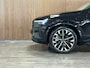 Volvo XC90 T8 AWD Recharge Ultra Dark | Vol! | Bowers & Wilkins | Luchtvering | Stoelventilatie | Trekhaak | 360 Camera | Head-Up Display | Stoelmassage | 455pk | Adaptieve Cruise Control | Stoelverwarming voor+achter | Stuurwielverwarming | Schuifdak | 21 Inch | Full LED Matrix Meesturende koplampen | Pilot Assist | BLIS Dode Hoek Detectie | Alcantara hemelbekleding | Lederen handgrepen en zonnekleppen | Elektrische voorstoelen geheugen | Nappa Lederen bekleding | Zitting verlenging voorstoelen | Lederen Dashboard | Google Infotainment | Keyless Drive | Parkeersensoren voor+achter | Privacy Glass | Elektrisch bedienbare achterklep | Geïntegreerde zongordijnen achterportieren | Geïntegreerd kinderzitje achterin | Verlichte instaplijsten | 7-Persoons | 4-Zone Climate Control | DAB Radio | Apple Carplay/Android Auto | Alarm Klasse III | Draadloos telefoon opladen | Volvo On Call met mobiele App functie | Onyx Black Metallic |