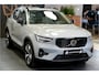 Volvo XC40 2.0 B4 145kW/198pk DCT7 Ultimate Dark Facelift! PANORAMADAK + GOOGLE DASHBOARD + HARMAN/KARDON + ADAPT.CRUISE + STOEL&STUURVERWARMING + NAPPALEER + STOEL-&STUURVERWARMING + LANE ASSIST + CAMERA + MATRIX LED + PARKSENSOREN + 19" LM-VELGEN!!