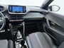Peugeot e-2008 GT-Line EV50kWh Soh 93% 360Camera Navi Apple Carplay Android Ecc Cruise Control Keyless 1/2Leer Pdc DAB+ Bluetooth Led Connected services Verkeersbord detectie Usb PrivacyGlass 17''LM Regensensor Led Verkeersbord detectie