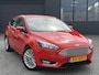 Ford Focus 1.0 Titanium Navi,125pk,Trekhaak,Dealer Onderhouden,Pdc V+A,6 Bak,N.A.P,Clima,Cruise,Nieuwe Apk bij Aflevering