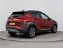 Hyundai Kona 1.6 GDI HEV PREMIUM | TWO TONE | TREKHAAK | LEDER | NAVI | CLIMA | CRUISE ADAPT. | CAMERA | 18'' LM VELGEN | M+S BANDEN | APPLE CAR PLAY & ANDROID AUTO | STOEL- & STUURVERWARMING |