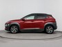 Hyundai Kona 1.6 GDI HEV PREMIUM | TWO TONE | TREKHAAK | LEDER | NAVI | CLIMA | CRUISE ADAPT. | CAMERA | 18'' LM VELGEN | M+S BANDEN | APPLE CAR PLAY & ANDROID AUTO | STOEL- & STUURVERWARMING |