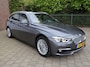 BMW 3-Serie Touring 318i Edition Luxury Line Purity Exe. PANO - LEDER - LANE ASSIST - CARPLAY - NAVI - LED - 2e EIGENAAR