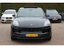 Porsche Macan 2.0 / Panoramadak / Camera / Carbon intr. / Matrix LED / Leder / 21'' / Sportchrono / Bose / CarPlay / Stoelventilatie+Verwarming / Stuurverwarming / Dodehoek / DAB / ACC