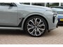 BMW X7 M60i xDrive 6p. / BTW / Full PPF / NL Auto! / Full option! / Trekhaak / Panoramadak / 360Camera / Head-up / Luxe Leder / Skylounge / Bowers & Wilkens / 23'' / Softclose / Luchtvering / Carbon intr. / Stoelve