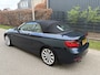 BMW 2-Serie Cabrio 220i High Executive / AUTOMAAT / NAVI / HARMAN KARDON / LEER / LUXURY / 1E EIGENAAR