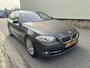 BMW 5-Serie Touring 528xi High Executive / AUTOMAAT / PANORAMADAK/ HEAD UP / SOFTCLOSE / 156dkm!