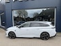 Peugeot e-308 SW GT Avantage EV 54 kWh | Nieuwe Auto | Tot 8 jaar Garantie | Tot 420 Km WLTP | Alcantara Executive Pack | 360 Graden Camera | Navigatie | Stoelverwarming & Massage | Warmtepomp | Draadloze Telefoonlader | Keyless Entry | Elektrische Kofferklep | 18" Lichtmetalen Velgen | Climate Control | Adaptieve Cruise Control met Drive Assist | Full LED Verlichting |