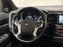 Mitsubishi Outlander 2.4 PHEV Deluxe 225Pk Automaat (SCHUIFDAK, GROOT NAVI, LEDER, ZWART HEMEL, 360 CAMERA, GETINT GLAS, SPORTSTOELEN, ADAPTIVE CRUISE, STUUR/STOELVERWARMING, NIEUWE APK, NIEUWSTAAT)