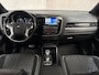 Mitsubishi Outlander 2.4 PHEV Deluxe 225Pk Automaat (SCHUIFDAK, GROOT NAVI, LEDER, ZWART HEMEL, 360 CAMERA, GETINT GLAS, SPORTSTOELEN, ADAPTIVE CRUISE, STUUR/STOELVERWARMING, NIEUWE APK, NIEUWSTAAT)