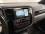 Mitsubishi Outlander 2.4 PHEV Deluxe 225Pk Automaat (SCHUIFDAK, GROOT NAVI, LEDER, ZWART HEMEL, 360 CAMERA, GETINT GLAS, SPORTSTOELEN, ADAPTIVE CRUISE, STUUR/STOELVERWARMING, NIEUWE APK, NIEUWSTAAT)