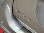 Mitsubishi Outlander 2.4 PHEV Deluxe 225Pk Automaat (SCHUIFDAK, GROOT NAVI, LEDER, ZWART HEMEL, 360 CAMERA, GETINT GLAS, SPORTSTOELEN, ADAPTIVE CRUISE, STUUR/STOELVERWARMING, NIEUWE APK, NIEUWSTAAT)