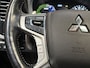Mitsubishi Outlander 2.4 PHEV Deluxe 225Pk Automaat (SCHUIFDAK, GROOT NAVI, LEDER, ZWART HEMEL, 360 CAMERA, GETINT GLAS, SPORTSTOELEN, ADAPTIVE CRUISE, STUUR/STOELVERWARMING, NIEUWE APK, NIEUWSTAAT)