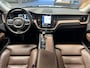 Volvo XC60 2.0 T4 MOMENTUM NAVIGATIE ADAPTIIVE CRUISE CONTROL PANORAMA SCHUIF/KANTELDAK APPLE CARPLAY/ANDROID RIJSTROOKSENSOREN ELEK. UITKLAPBARE TREKHAAK ZEER MOOI !!