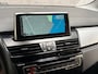 BMW 2-Serie Active Tourer 218i High Executive Automaat (GROOT NAVI, HEAD-UP DISPLAY, CLIMATE, LEDER, STOELVERWARMING, CAMERA, SPORTSTOELEN, GETINT GLAS, CRUISE, NIEUWE APK, NIEUWSTAAT)
