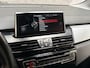 BMW 2-Serie Active Tourer 218i High Executive Automaat (GROOT NAVI, HEAD-UP DISPLAY, CLIMATE, LEDER, STOELVERWARMING, CAMERA, SPORTSTOELEN, GETINT GLAS, CRUISE, NIEUWE APK, NIEUWSTAAT)