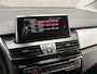 BMW 2-Serie Active Tourer 218i High Executive Automaat (GROOT NAVI, HEAD-UP DISPLAY, CLIMATE, LEDER, STOELVERWARMING, CAMERA, SPORTSTOELEN, GETINT GLAS, CRUISE, NIEUWE APK, NIEUWSTAAT)