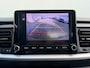 Kia Stonic 1.0 T-GDi MHEV DynamicLine 6-bak 112PK | Trekhaak | Luxe Stof | Glans Exterieur | Achteruitrijcamera + Sensor Achter | Airco | Adaptieve Cruise Control | Start/Stop | ESP | AEB | ASR | ABS | Rijstrook correctie | Bluetooth | LED | 15" LMV