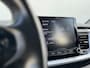 Kia Stonic 1.0 T-GDi MHEV DynamicLine 6-bak 112PK | Trekhaak | Luxe Stof | Glans Exterieur | Achteruitrijcamera + Sensor Achter | Airco | Adaptieve Cruise Control | Start/Stop | ESP | AEB | ASR | ABS | Rijstrook correctie | Bluetooth | LED | 15" LMV