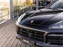 Porsche Cayenne Coupé 3.0 E-Hybrid | SPORTDESIGN | SPORTCHRONO | SPORTUITLAATSYSTEEM | BOSE | SOFTCLOSE | 18-WEG STOELEN | PASM LUCHTVERING | STOELVENTILATIE | PANORAMADAK | VIERWIELBESTURING | ELEKTR.TREKHAAK | NL AUTO | HEAD-UP DISPLAY | DEALER ONDERHOUDEN |
