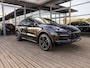 Porsche Cayenne Coupé 3.0 E-Hybrid | SPORTDESIGN | SPORTCHRONO | SPORTUITLAATSYSTEEM | BOSE | SOFTCLOSE | 18-WEG STOELEN | PASM LUCHTVERING | STOELVENTILATIE | PANORAMADAK | VIERWIELBESTURING | ELEKTR.TREKHAAK | NL AUTO | HEAD-UP DISPLAY | DEALER ONDERHOUDEN |