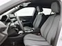 Peugeot e-2008 EV Allure Avantage 54 kWh 156pk Automaat | Navigatie | Camera Voor + Achter | Adaptieve Cruise Control | Climate Control | 17"LMV | LED | Dodehoekdetectie | Apple Carplay/Android Auto |