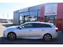 Toyota Avensis Touring Sports 1.8 VVT-i BUSINESS AUTOMAAT AFN-TREKHAAK KEYLESS NAVI HALF-LEDER STOELVERWARMING PRIVACY-GLASS 17"LMV CAMERA