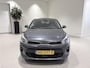 Kia Rio 1.0 TGDI First Edition Airco | Apple Carplay/Android Auto | Autonomous Emergency Braking | Bluetooth | Cruise Control | Extra Getint Glas | Hill/Hold Functie | Keyless Entry | Lichtmetalen Velgen 16'' | Multimedia-Voorbereiding | Navigatiesysteem Full Map | Parkeersensor Achter | Rijstrooksensor | Spraakbediening | Start/Stop Systeem