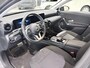 Mercedes-Benz A-klasse 180 Business Solution Airco | Autonomous Emergency Braking | Cruise Control | Keyless Start | LED Koplampen | Lichtmetalen Velgen 16'' | Parkeer Assistent | Parkeersensor Voor en Achter | Regensensor | Rijstrooksensor | Spraakbediening | Start/Stop Systeem | Voorstoelen Verwarmd | Wifi Voorbereiding