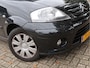Citroën C3 1.4i-16V Automaat 5-Deurs * Km Autopas * Airco * Cruise Control * Parkeersensoren * Vingerhoets; Vierde Generatie Eersteklas Service. Al meer dan 100 jaar een begrip in de Brabantse Kempen.