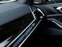 BMW X5 xDrive50e | M-SPORT PRO | 21 INCH | SOFTCLOSE | STOELVENTILATIE | HEAD-UP | HARMAN KARDON | ICONIC GLOW GRILL | SKYLOUNGE PANORAMA/SCHUIF-KANTELDAK | CARBONSCHWARZ | SHADOWLINE | DRIVING ASSISTANT PROF | TRAVEL PAKKET | COMFORT PAKKET + | INNOVATIE PAKKET |